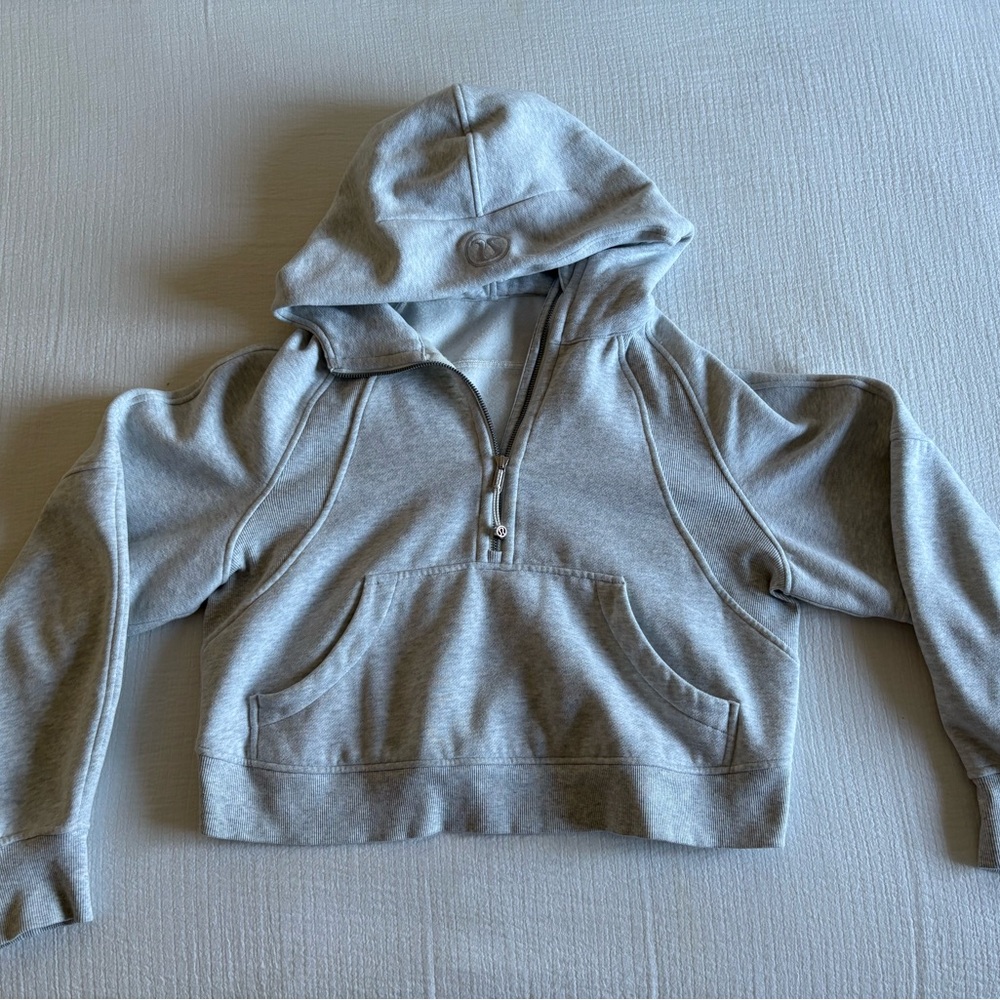 NWOT Lululemon Scuba Oversized Half-Zip Hoodie 
XS/S Light Grey